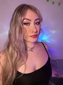 Lally_Valencia__ on StripChat