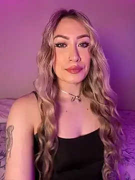 Lally_Valencia__ on StripChat