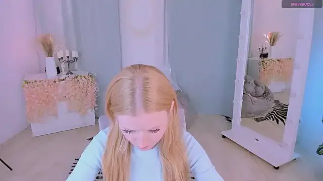 Laly_Peach on StripChat