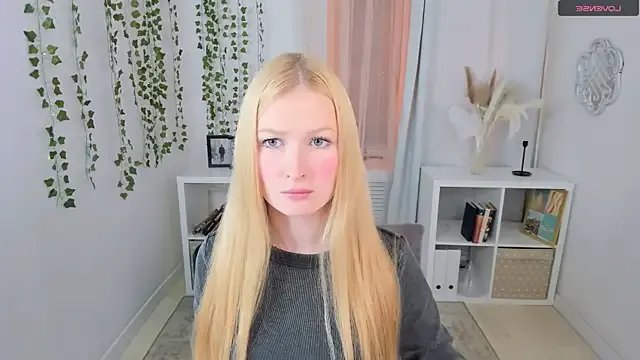 Laly_Peach on StripChat