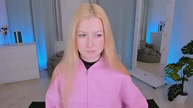 Laly_Peach on StripChat