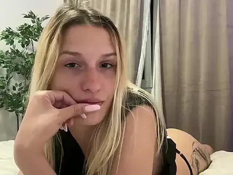LaraStone69 on StripChat