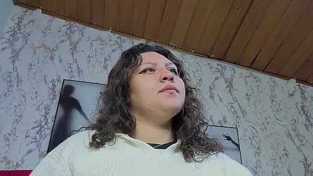 Larissa_Antonella — 1 finger in ass