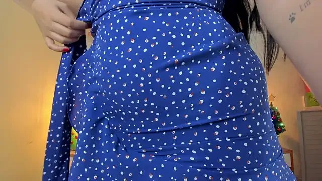 LARSONMIA on StripChat