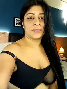 Lashmy111 on StripChat