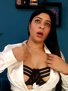 Lashmy111 on StripChat