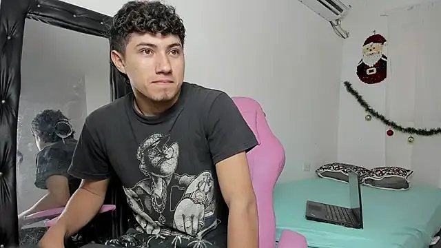 Laura_and_Kevin on StripChat