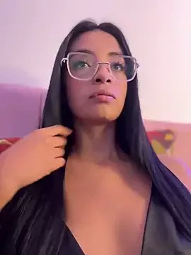 Laura_fernandezII on StripChat