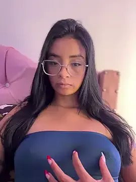Laura_fernandezII on StripChat