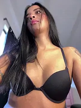 Laura_fernandezII on StripChat