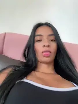 Laura_fernandezII on StripChat