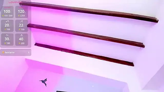 Laura_Torres18 on StripChat