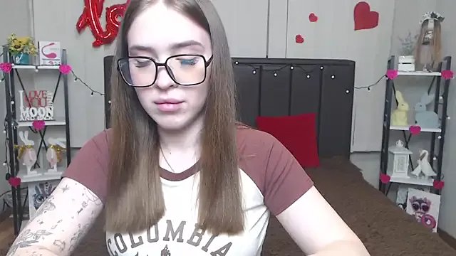 LauraHlot on StripChat