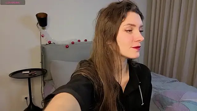 LauraYoungg on StripChat