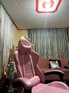 laure_torres on StripChat