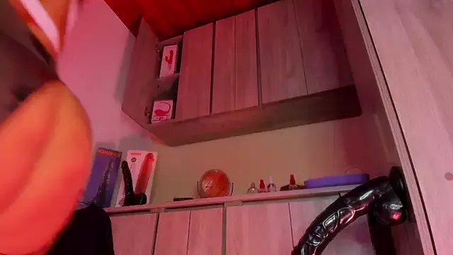 LaureenHills on StripChat