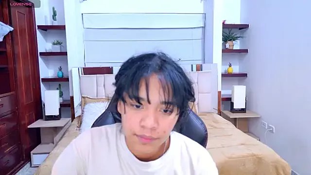 laureentt_ on StripChat