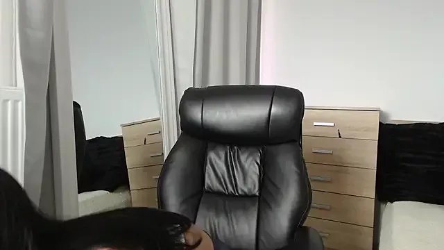 Layla23a on StripChat