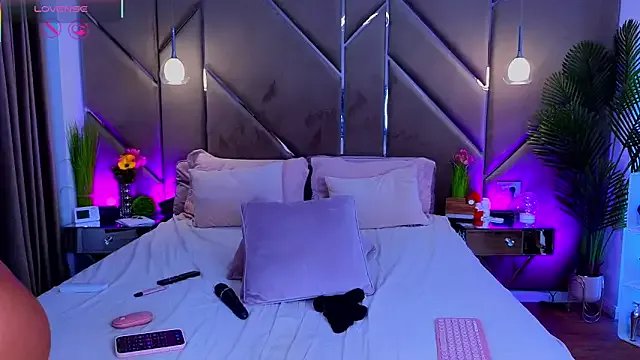 Lellie__ on StripChat