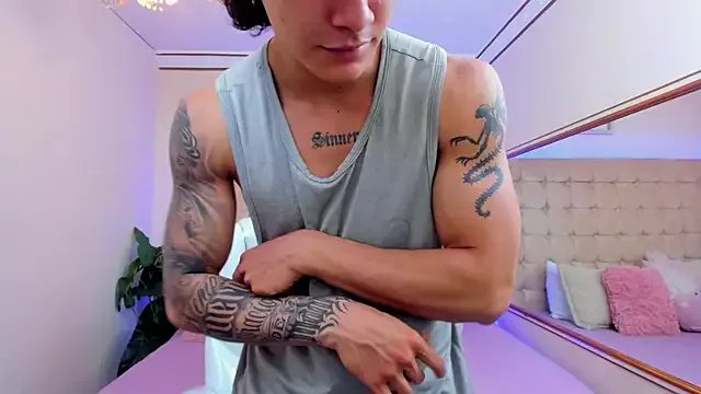 Leo_santoro on StripChat