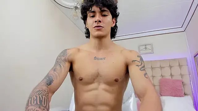 Leo_santoro on StripChat
