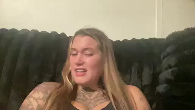 Offline lexymarie on StripChat