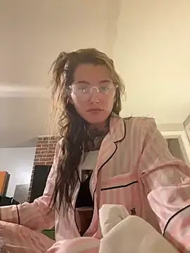 Offline lexymarie on StripChat