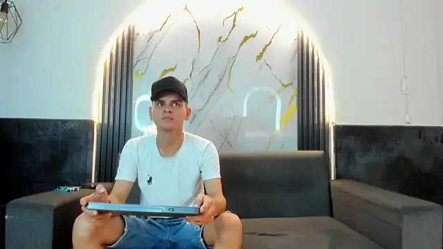 liam_coleman25 on StripChat