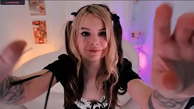 Lil_Amelie on StripChat 