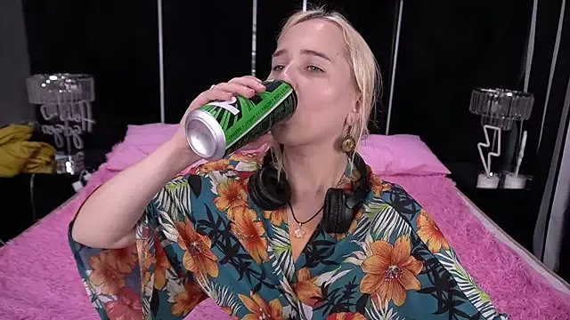 LilElfie on StripChat