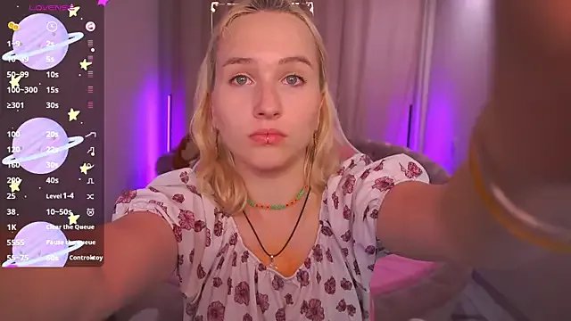 LilElfie on StripChat