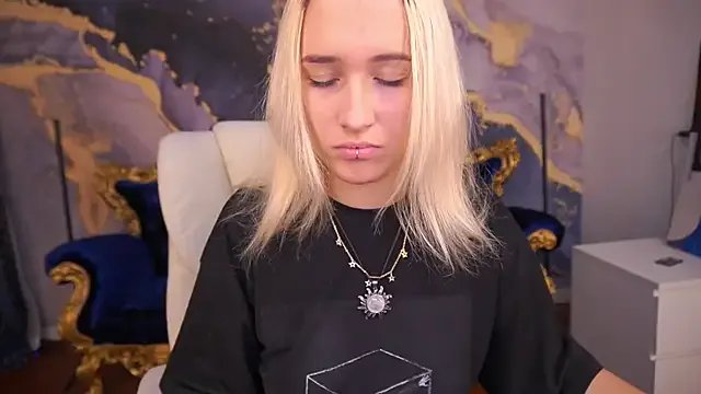 LilElfie on StripChat