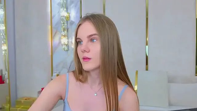 Lili_Lohan on StripChat