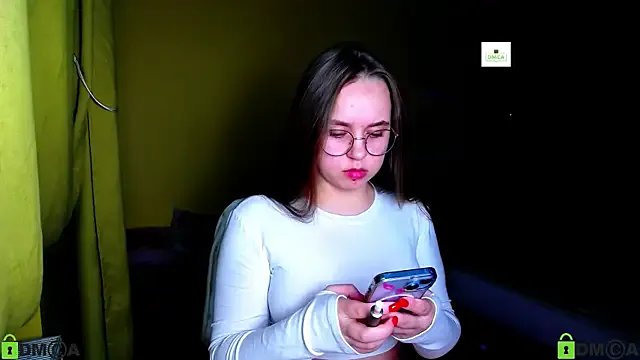 Lilysweet13 on StripChat
