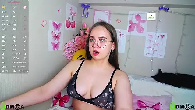 Lilysweet13 on StripChat