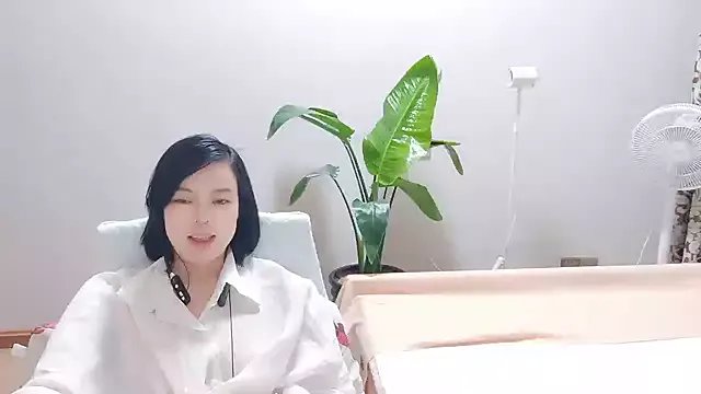 Linda-LL on StripChat