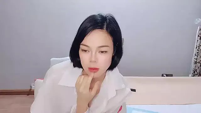 Linda-LL on StripChat