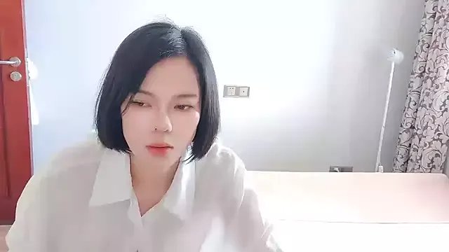 Linda-LL on StripChat