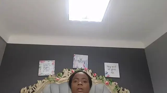 LindaBird on StripChat