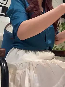 Linh_2004 on StripChat