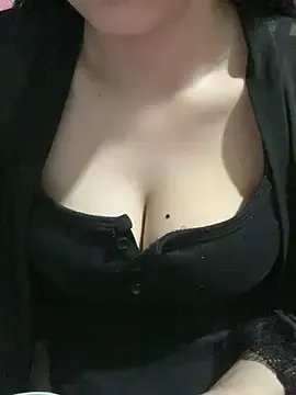 Linhtruong_ on StripChat