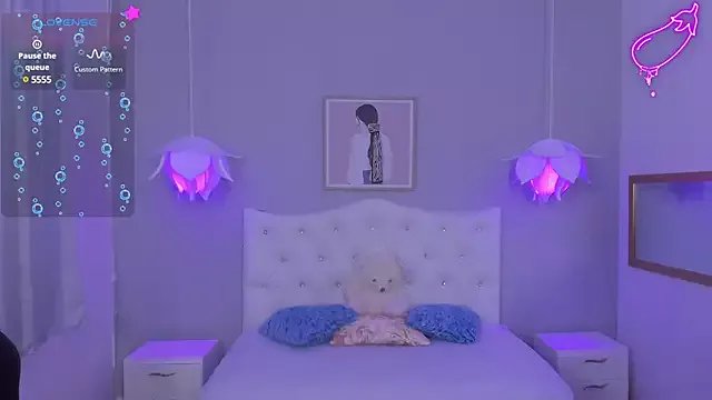 Lisa7_7 on StripChat