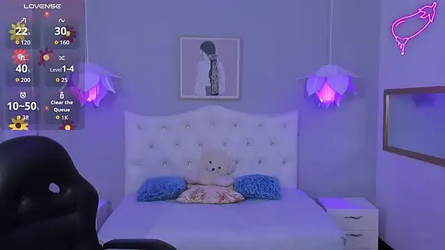 Lisa7_7 on StripChat