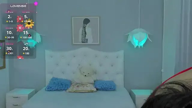 Lisa7_7 on StripChat