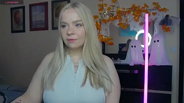 LisaCandy1 — make my pussy wet