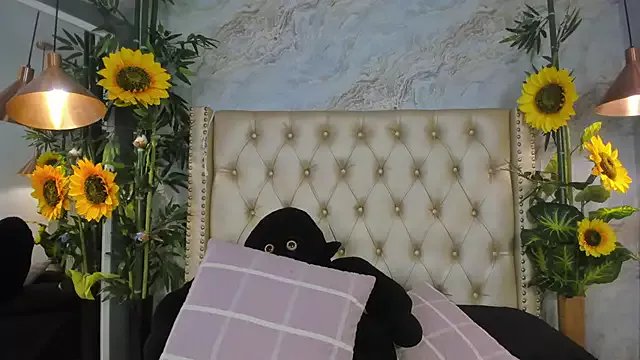 LittleeJaz on StripChat