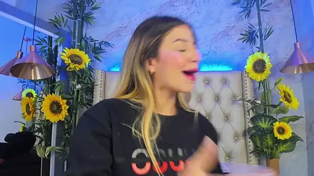 LittleeJaz on StripChat