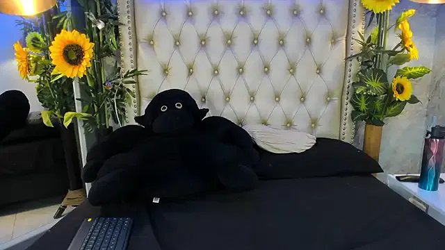 LittleeJaz on StripChat