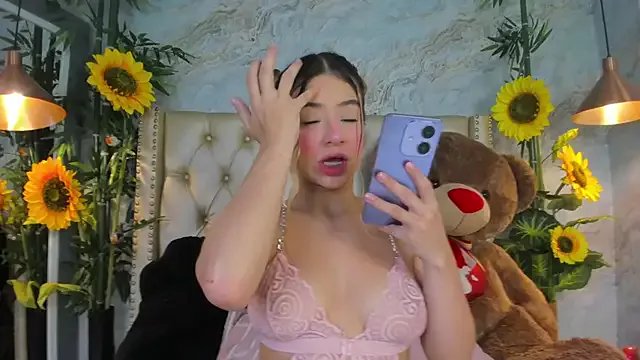 LittleeJaz on StripChat