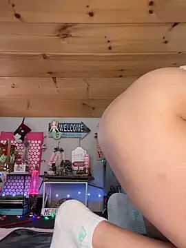 LittleLoftAngel on StripChat